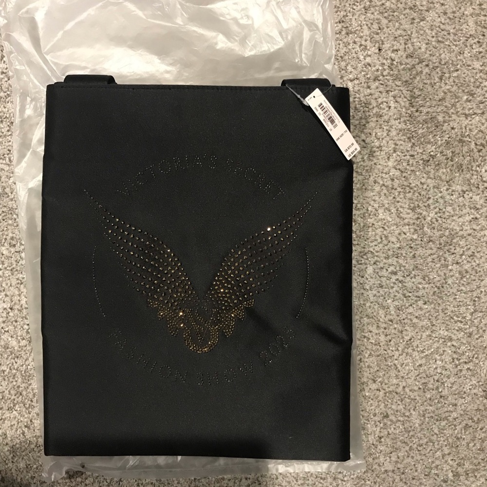 Victoria’s Secret Fashion Show 2025 Bag - Picture 2 of 4